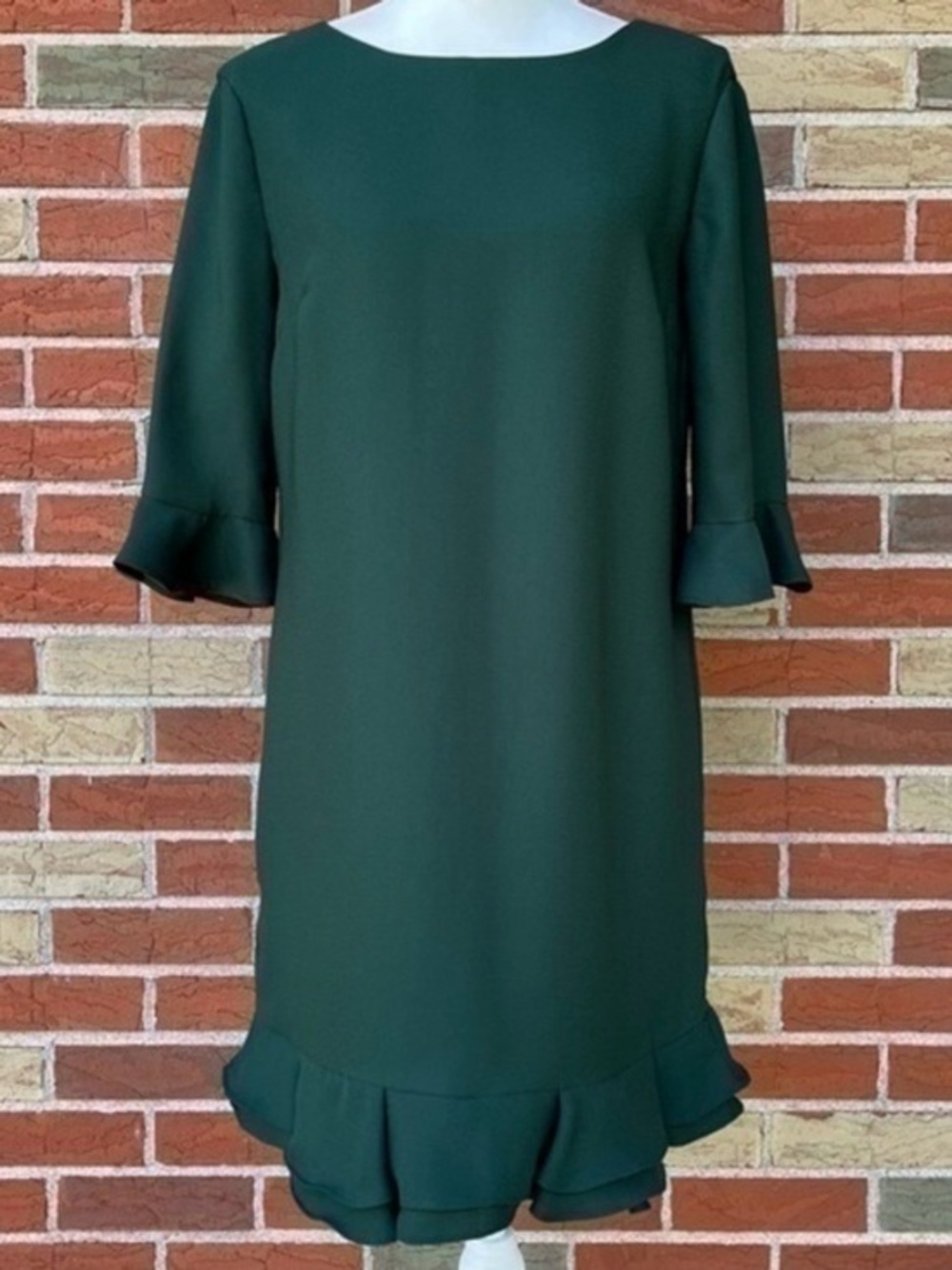 CeCe Round Neck 1/2 Bell Sleeve Ruffled Hem Green Shift Dress 👗